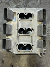 Lade das Bild in den Galerie-Viewer, 150 hp Johnson Evinrude INTAKE AIR SILENCER 0324406 0387871 two stroke 1978-1982 some compatibility 175 200 235
