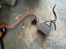 Lade das Bild in den Galerie-Viewer, f 250 hp Yamaha VOLTAGE REGULATOR RECTIFIER 6P2-81960-03-00 6P2-02 6P2-02 6P2-81960-00-00 four stroke 2005 some compatibly 50-250 hp
