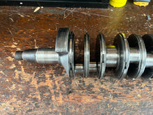 Lade das Bild in den Galerie-Viewer, 150 175 200 hp Yamaha HPDI CRANKSHAFT 68F-11411-00-00 two stroke 2000-01

