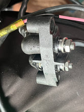 Lade das Bild in den Galerie-Viewer, 150 hp Yamaha battery TERMINAL 64D-81920-01-00 64D-81920-00-00 two stroke 1996-2009 some compatibility 175 200 hp

