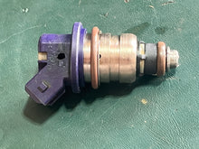 Cargar imagen en el visor de la galería, Mercury FUEL INJECTOR  804527 purple Two Stroke Optimax 115 - 250 hp
