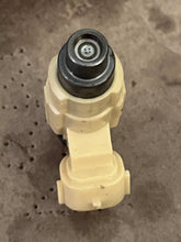 Load image into Gallery viewer, f 225 200 hp Yamaha FUEL INJECTOR CDH240 69J-13761-00-00 four stroke 2002-2010 TESTED
