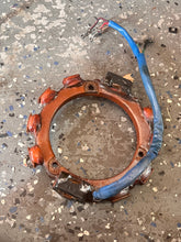 Lade das Bild in den Galerie-Viewer, 115 hp Yamaha STATOR ASSY 6E5-85510-10-00 two stroke 1984-1996 some 130 hp
