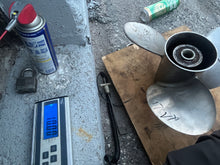 Cargar imagen en el visor de la galería, OMC Volvo Penta Rebel 763568 3-Blade Propeller LH 15 1/2 x 17 Pitch STAINLESS prop 15 spline
