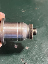 Lade das Bild in den Galerie-Viewer, 250 300 hp Yamaha HPDI FUEL INJECTOR 60V-13761-00-00 e7t25080 two stroke 2003-2009 some compatibility 200 225 hp cleaned
