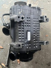 Lade das Bild in den Galerie-Viewer, 350 400 hp Mercury Verado  SUPERCHARGER 8M0102453 intake four stroke
