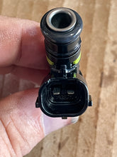 Load image into Gallery viewer, f 115 hp Yamaha fuel INJECTOR 6EK-13761-00-00 four stroke 2014-2021 CLIP 6AW-13577-10-00 some 130 hp compatibility
