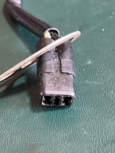 Lade das Bild in den Galerie-Viewer, DF 60 70 hp Suzuki TEMPERATURE SENSOR 34830-92E10 92E30 four stroke Evinrude 5030813 1998-2009 also DT 90 100 hp 1989-1997 also DT 150 200 hp 1998-2002
