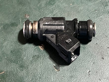 Lade das Bild in den Galerie-Viewer, 60 50 40 30 hp Mercury EFI FUEL INJECTOR 892123 8208A four stroke TESTED $50
