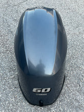 Lade das Bild in den Galerie-Viewer, f 60 70 50 hp Yamaha TOP COWLING with some decals 6CJ-02 6CJ-03 6CJ-00 6CJ-01 four stroke 2010-2024 some compatibility between USA &amp; international models 6CJ-42610-02-00  6CJ-42610-01-00  6CJ-42610-00-00  6CJ-42610-03-00 6CJ-4261A-00-00
