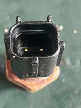 Load image into Gallery viewer, f 90 hp Yamaha THERMOSENSOR 67F-85790-00-00 four stroke some 75 80 100 115 hp compatibility
