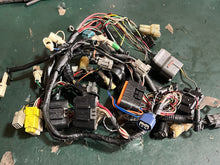Lade das Bild in den Galerie-Viewer, DF 30 25 hp Suzuki WIRING HARNESS 36610-94L41 four stroke 2016-2018
