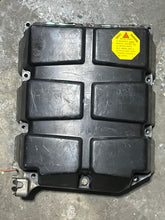 Lade das Bild in den Galerie-Viewer, 150 hp Johnson Evinrude INTAKE AIR SILENCER 0324406 0387871 two stroke 1978-1982 some compatibility 175 200 235
