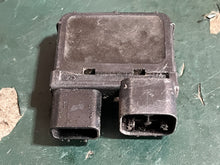 Lade das Bild in den Galerie-Viewer, DF 30 25 hp Suzuki PTT RELAY ASSY 38410-93J20 four stroke 2018
