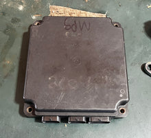 Lade das Bild in den Galerie-Viewer, 150 175 200 hp Yamaha 68H-10 ECU CONTROL UNIT 68H-8591A-10-00 f8t 93092 two stroke HPDI superseded 68H-8591A-11-00 68H-8591A-02-00 68H-8591A-01-00 68H-8591A-00-00
