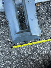 Cargar imagen en el visor de la galería, f 225 200 hp Yamaha CYLINDER HEAD COVER 1 strbd 69J-11191-00-1S four stroke 2002-10
