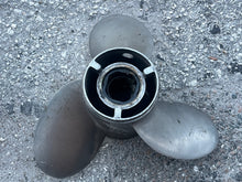 Cargar imagen en el visor de la galería, Volvo Penta 3855144 STAINLESS STEEL 3-blade RH Propeller 14 1/2 x 22 Pitch Standard Rotation Prop 19 spline

