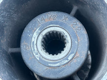 Cargar imagen en el visor de la galería, Volvo Penta 3855144 STAINLESS STEEL 3-blade RH Propeller 14 1/2 x 22 Pitch Standard Rotation Prop 19 spline

