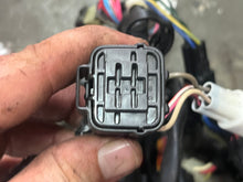 Lade das Bild in den Galerie-Viewer, df 225 200 250 hp Suzuki WIRING HARNESS 36610-93J90 also 36610-93J91 four stroke - off 2006-07 model 2004-2011

