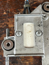 Lade das Bild in den Galerie-Viewer, 150 - 250 hp Yamaha ELECTRICAL RESISTOR 65L-85370-00-00 PLATE 65L-81915-00-00 Two Stroke OX66 1997-2005
