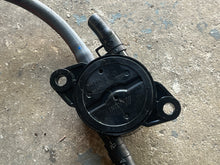 Lade das Bild in den Galerie-Viewer, DF 2.5 hp Suzuki FUEL PUMP 15100-97J00 four stroke 2024 2012-up
