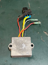 Cargar imagen en el visor de la galería, 150 175 200 hp Mercury 815279T Voltage REGULATOR 6 wires, two stroke EFI 1996 OEM, some 40-200 hp compatibility
