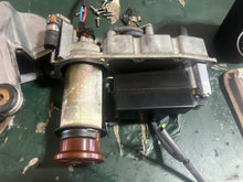 Lade das Bild in den Galerie-Viewer, 250 hp Yamaha OX66 VST FLOAT CHAMBER W TOP 66K-14980-00-00 &amp; FUEL PUMP 67H-13907-00-00 Two Stroke v6 150 - 225 hp 1999-2003
