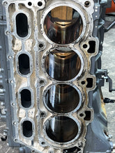 Lade das Bild in den Galerie-Viewer, f 150 hp Yamaha cylinder block CRANKCASE 63P-W1510-03-9S four stroke 2008-2013 powerhead
