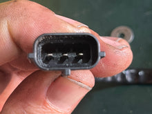 Lade das Bild in den Galerie-Viewer, 200 225 250 300 hp Mercury Throttle Position SENSOR ASSY 821664 electrical NLA 039400-0040 two stroke 3.0 liter motors
