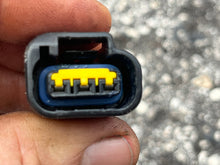 Load image into Gallery viewer, f 90 75 hp Yamaha PULSER COIL new connector 67F-85580-00-00 four stroke 2002-2004 - 80 100 hp 1999-2004
