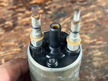 Cargar imagen en el visor de la galería, 225 250 Hp Yamaha VST FUEL PUMP 65L-13907-00-00 TWO stroke 1999-2005 can work in place of 67H-13907-00-00 66K-13907-00-00 150-250 hp, crossover Mercury 808505T 808505T01
