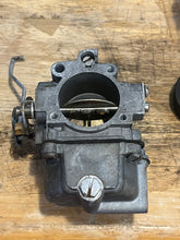 Load image into Gallery viewer, 70 hp Johnson Evinrude 313355 d2 d1 CARBURETOR w linkages, choke solenoid &amp; plunger TWO STROKE oem 0393546 0393547 CARBURETOR with linkages two stroke 1978-88
