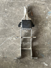 Lade das Bild in den Galerie-Viewer, 350 hp Mercury Verado  FRONT COWL LATCH ASSY 888976T01 Four Stroke 200-400 hp compatible
