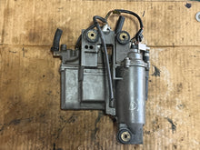 Lade das Bild in den Galerie-Viewer, sold shopify aug2025—-250 225 200 HP Yamaha 65L-14980-00-00 FLOAT CHAMBER, 65L-14182-00-00 COVER, 65L-13907-00-00 FUEL PUMP ox66 1997-1998 Two Stroke
