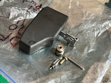 Lade das Bild in den Galerie-Viewer, DF 90 100 115 140 hp Suzuki VST Fuel vapor Separator NEEDLE VALVE &amp; SEAT 13370-99E00 and FLOAT 15650-99E00 four stroke 2002-2012
