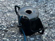 Lade das Bild in den Galerie-Viewer, 90 hp Yamaha carb CHOKE SOLENOID 688-86110-01-00 two stroke 1988-1999 some 85 hp
