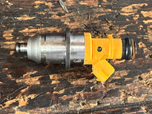 Lade das Bild in den Galerie-Viewer, 250 300 hp Yamaha HPDI FUEL INJECTOR 60V-13761-00-00 e7t25080 two stroke 2003-2009 some compatibility 200 225 hp cleaned

