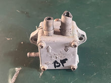 Lade das Bild in den Galerie-Viewer, BF 90 50 40 35 25 hp Honda 16700-ZW1-004 FUEL PUMP oem 1997-2005
