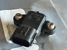 Load image into Gallery viewer, f 150 hp Yamaha map PRESSURE SENSOR 63P-82380-00-00 four stroke 2005-2024
