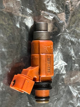 Lade das Bild in den Galerie-Viewer, 4 tested for customer sep2025——-DF 115 140 hp Suzuki FUEL INJECTOR genuine 15710-65D00 Four Stroke 2002-2012 some compatibility 90 100 hp
