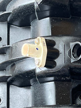 Lade das Bild in den Galerie-Viewer, 350 hp Mercury Verado INTAKE MANIFOLD ASSY 8M0083678 four stroke 200-400 hp compatible TEMP SENSOR 891663001
