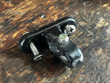 Cargar imagen en el visor de la galería, sold local jan2026——25 30 hp Johnson Evinrude ANCHOR BLOCK 0332637 two stroke
