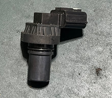 Load image into Gallery viewer, f 200 225 250 hp Yamaha 6P2-85897-00-00 CAM POSITION SENSOR four stroke oem 2005-18
