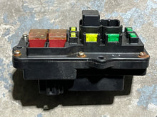 Lade das Bild in den Galerie-Viewer, f 150 hp Yamaha electrical FUSE BOX 63P-82170-02-00 four stroke 2015-2024
