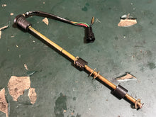 Lade das Bild in den Galerie-Viewer, DT 150 200 225 hp Suzuki OIL LEVEL SENSOR 34860-87D21 two stroke SUPER SIX also 34860-87D20 34860-87D10
