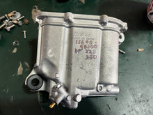 Lade das Bild in den Galerie-Viewer, DF 225 250 200 hp Suzuki 15600-98J00 vst FUEL FLOAT CHAMBER four stroke 2004-2011
