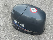 Lade das Bild in den Galerie-Viewer, 50 40 hp Yamaha top cowl 64J-42610-00-4D engine cover four stroke 62Y-42610-20-4D 62Y-42610-00-4D 94 - 01 t &amp; f outboards
