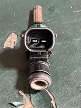 Lade das Bild in den Galerie-Viewer, DF 30 25 hp Suzuki FUEL INJECTOR 15710-82M00 four stroke 2015-2024 - resistance tested
