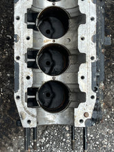 Load image into Gallery viewer, clean 90 hp, 115 hp Mercury inline 6 cylinder block
