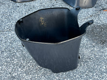 Lade das Bild in den Galerie-Viewer, 150 175 200 hp Yamaha BOTTOM COWLING APRON 68F-42741-00-4D two stroke 2.6 HPDI 2000-2011 some 175 200 hp compatibility
